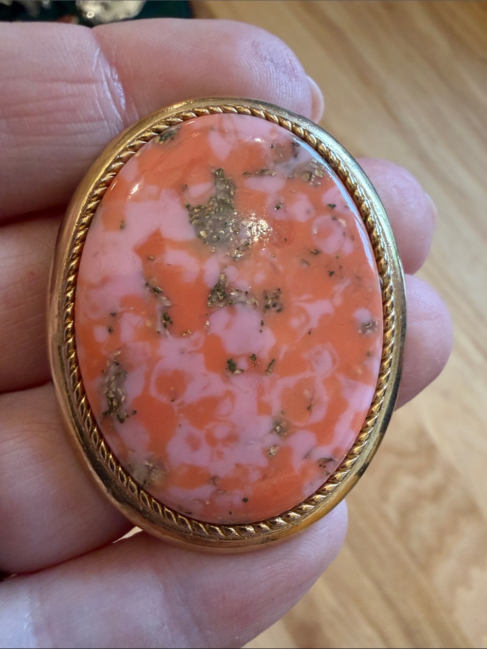 Sarah Coventry Gold tone Peach Resin Brooch